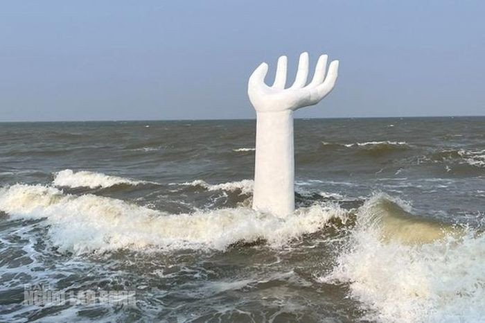 Những bàn tay "khổng lồ" tiềm ẩn nhiều nguy hiểm ở biển Thanh Hóa 